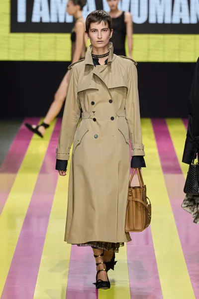 Look 32